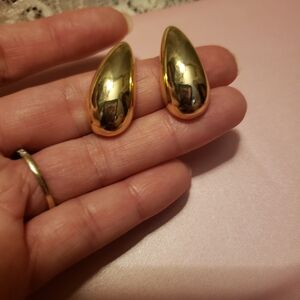 Elegant Gold Teardrop Earrings